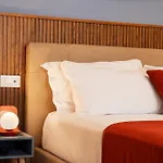 N\'Ador Rooms