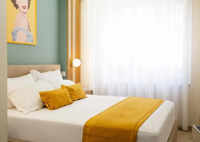 N\'Ador Rooms